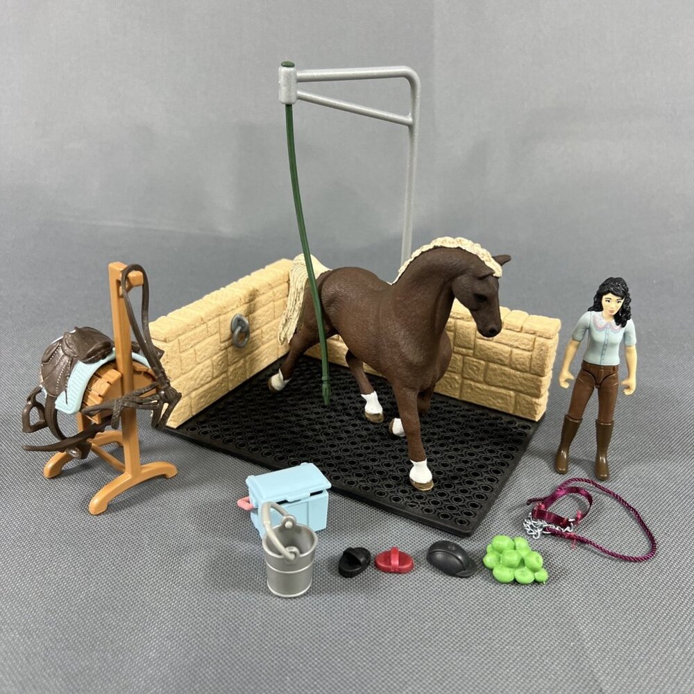 Schleich - Horse Club - Washing area with Emily & Luna (42438)